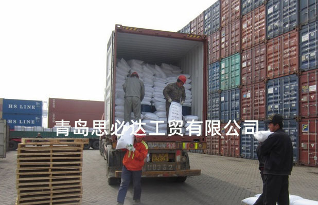 提供青島港各場站人工打托、纏膜、裝卸、掏箱等服務